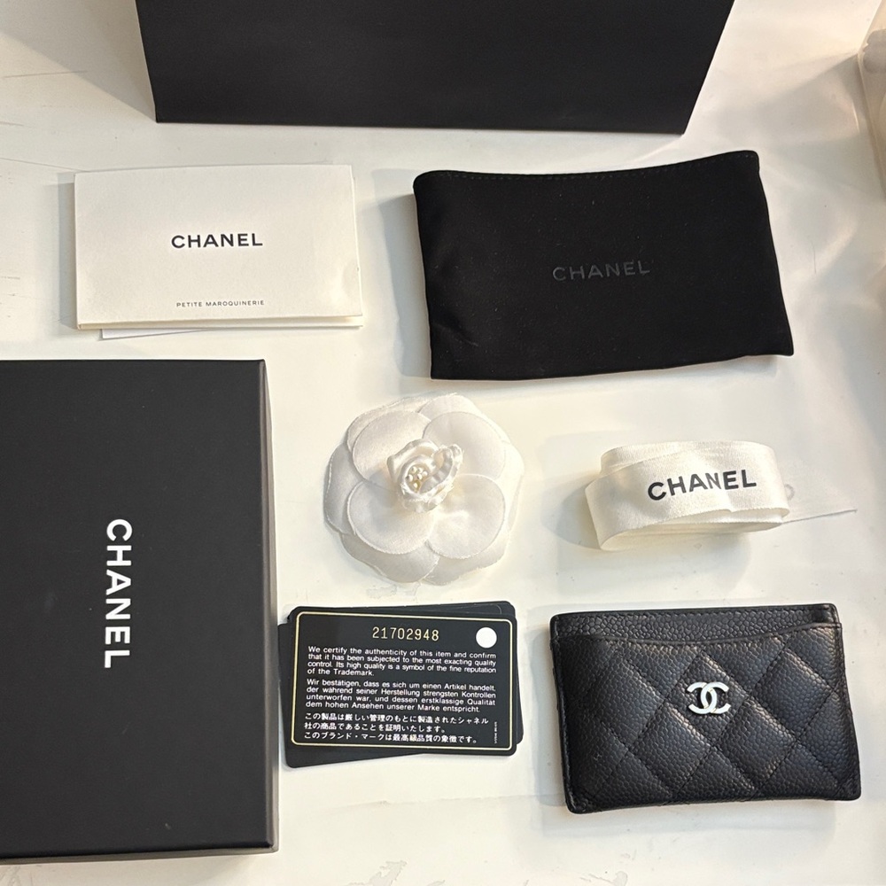 CHANEL Black Caviar Quilted Card Holder